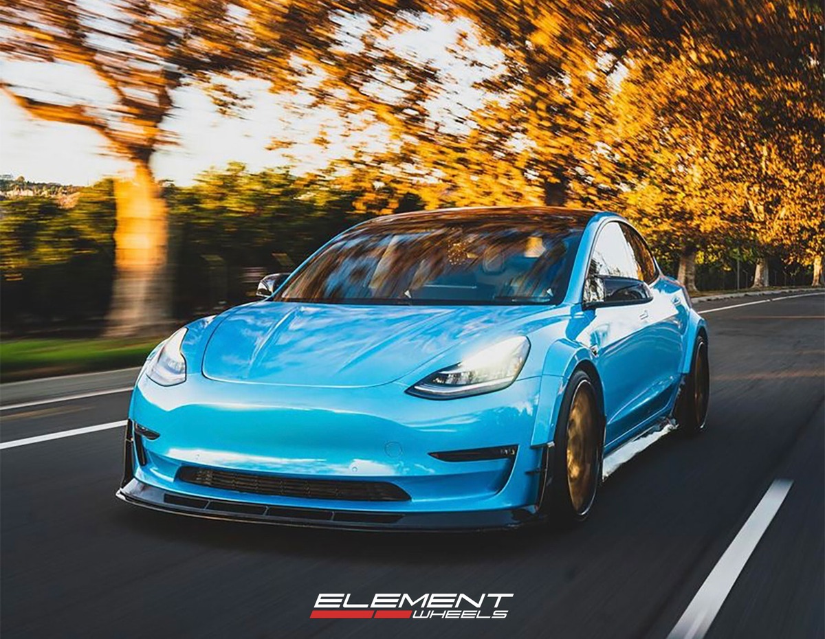 20 inch Staggered Variant TWT-3P Polished Translucent Gold w/ Gloss Black Lip on a 2017 Tesla Model 3 w/ Custom Widebody