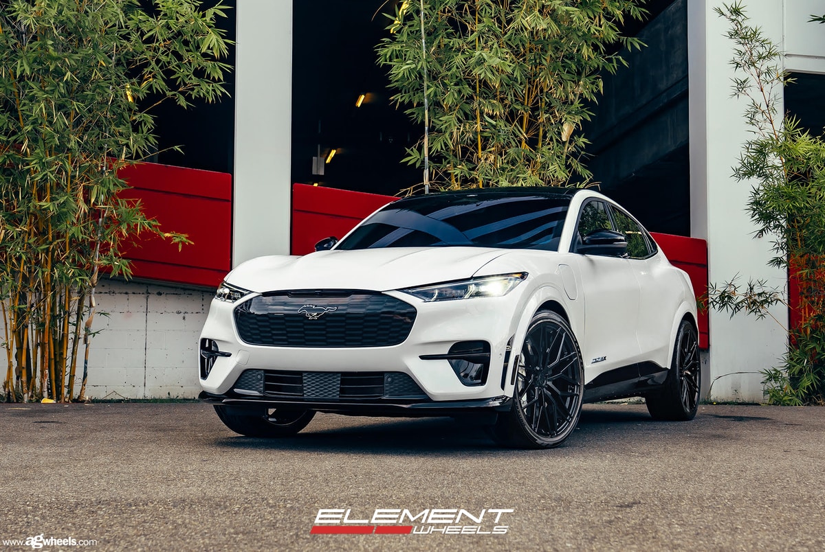 22 inch Avant Garde M520R Gloss Black on a 2022 Ford Mach-E