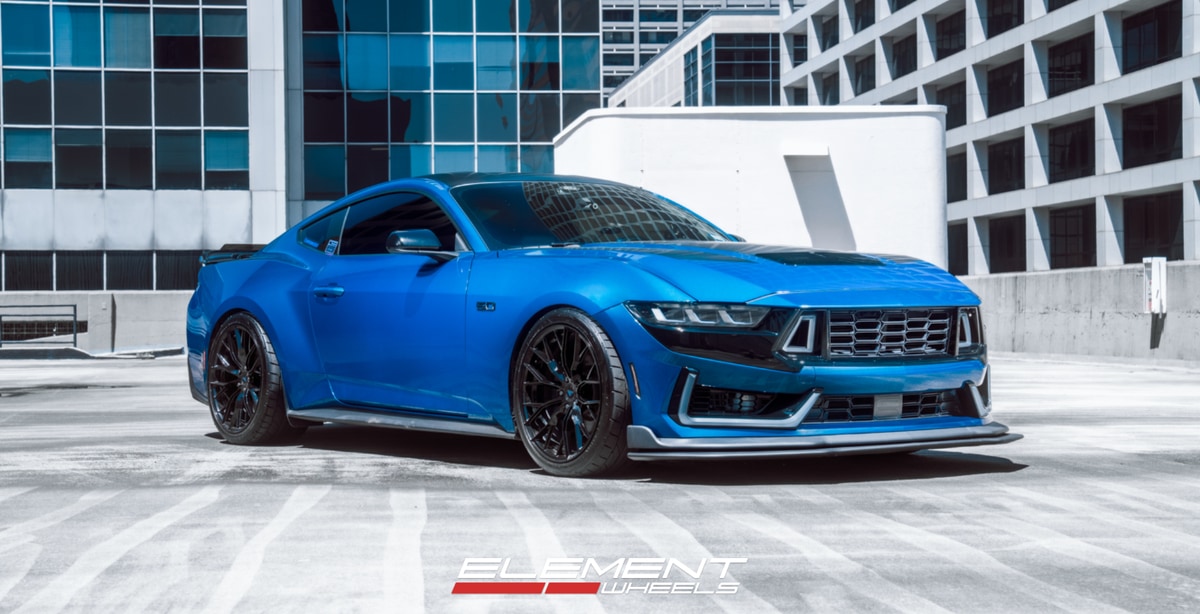 Staggered 20 inch Ferrada FR9 in Obsidian Black on a Ford Mustang S650