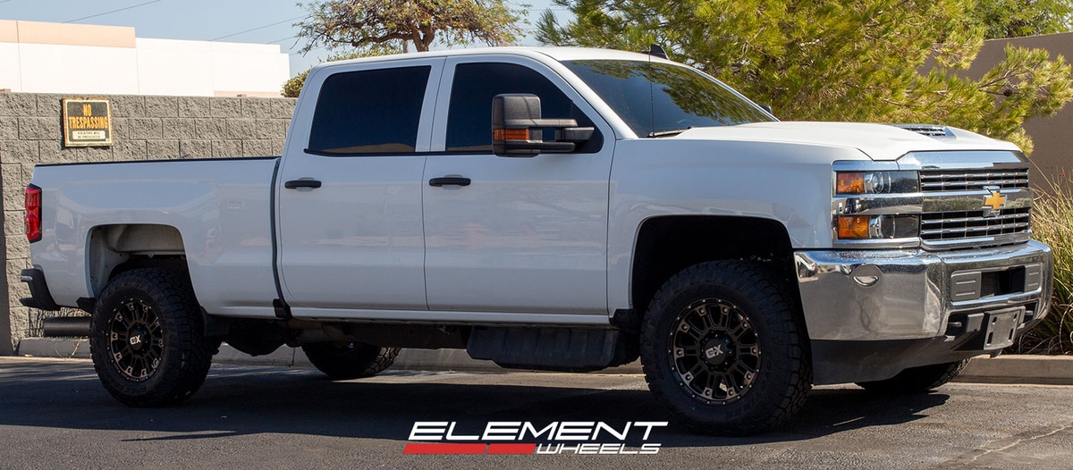 18 inch XD Series XD829 Hoss II Satin Black Machined w/ Dark Tint on a 2018 Chevrolet Silverado 2500/3500