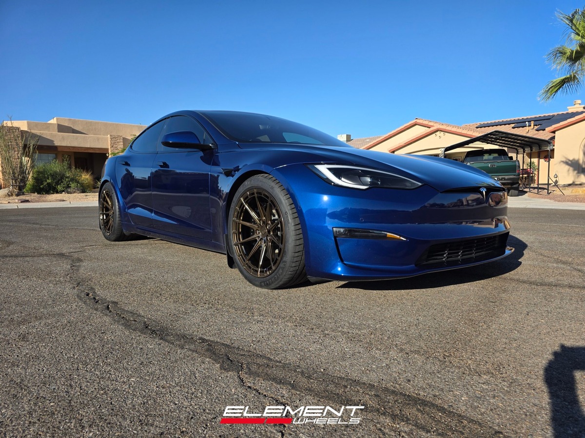 20 inch Variant Aure in Gloss Bronze on a 2022 Tesla Model S Plaid