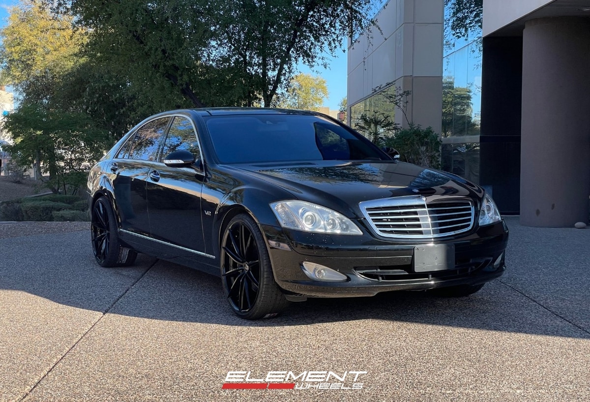 22 Staggered Curva Concept CFF46 in Gloss Black on a 2007 Mercedes S 600