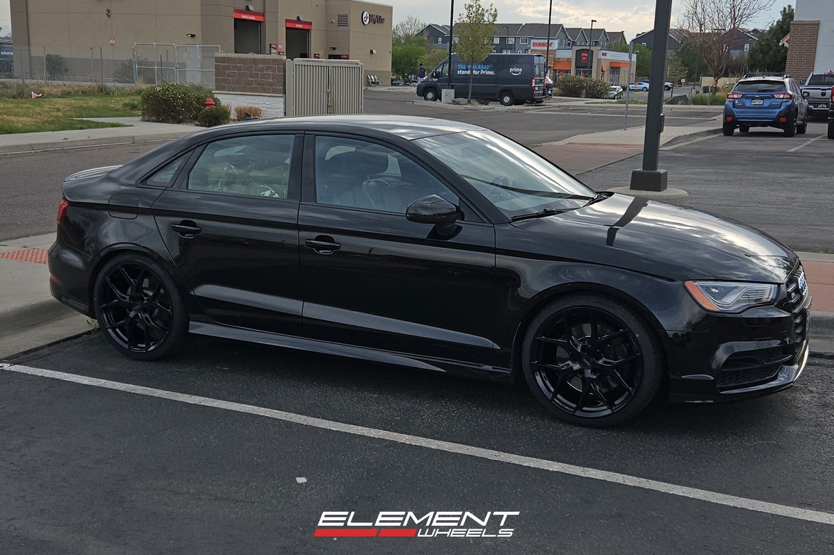 19x8.5 Vossen HF-5 Gloss Black (Hybrid Forged) on 2015-2020 Audi S3