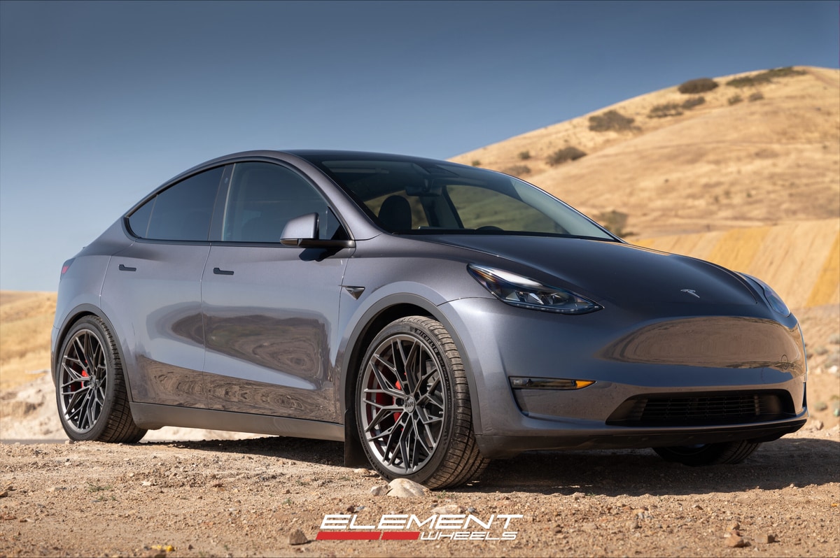 21 inch Staggered Variant Maxim in Satin Gunmetal on a 2023 Tesla Model Y Performance