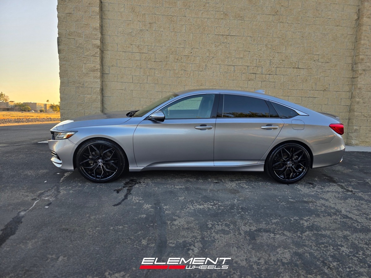 20 inch Select S105 Syndicate in Gloss Black Machined Dark Tint on a 2020 Honda Accord