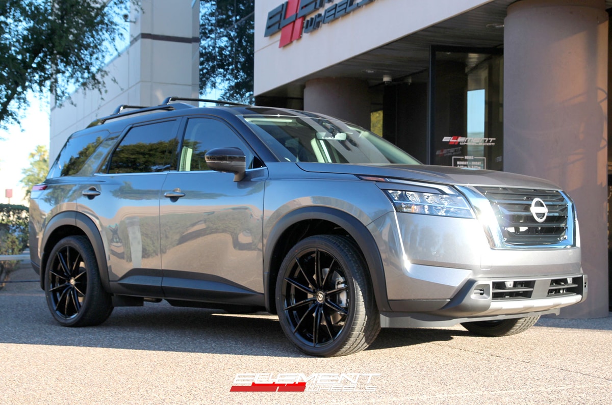 22 inch Curva Concepts CFF46 Gloss Black on a 2023 Nissan Pathfinder