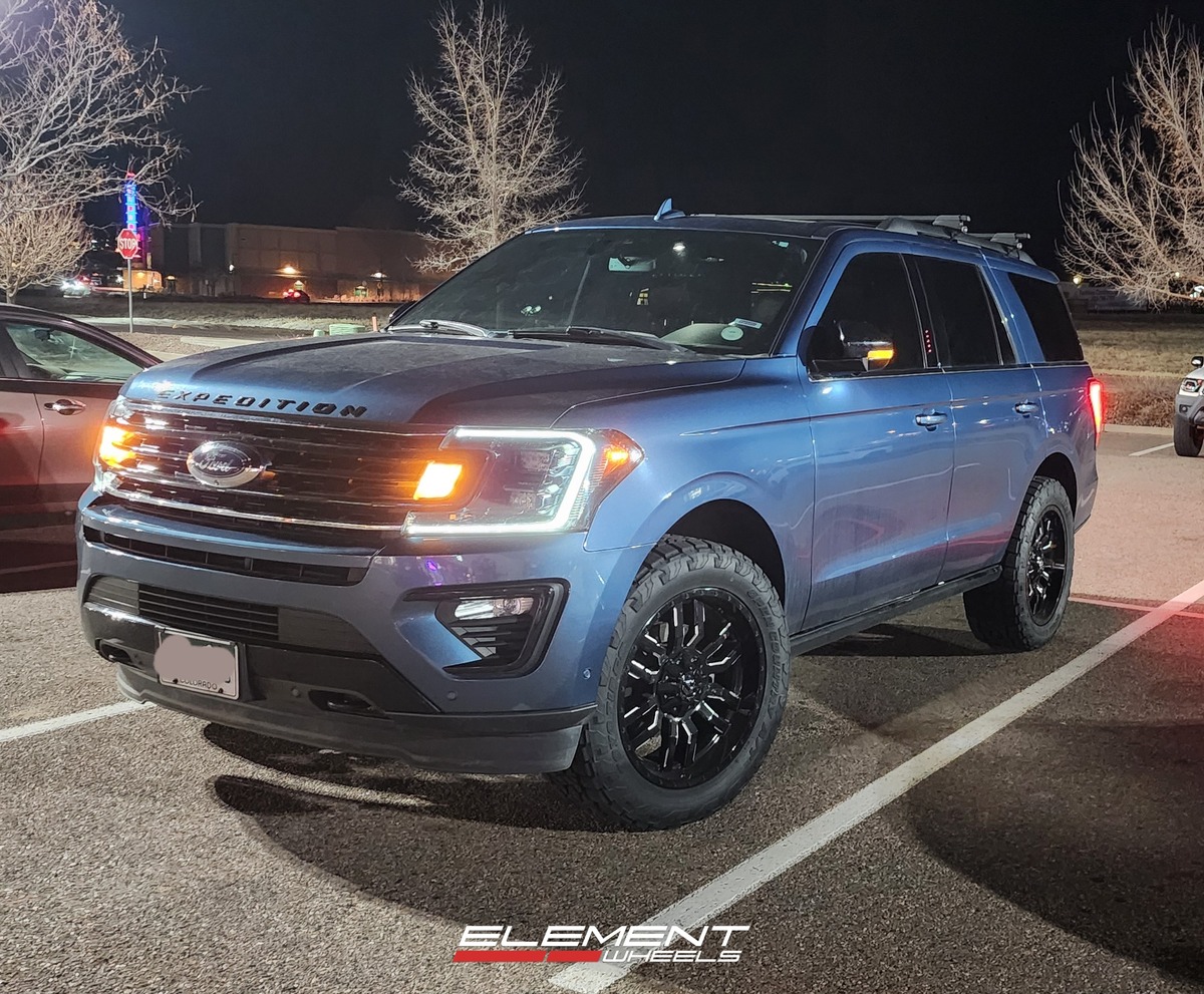 22 inch Fuel Off Road Sledge in Gloss Black on a 2020 Ford Expedition