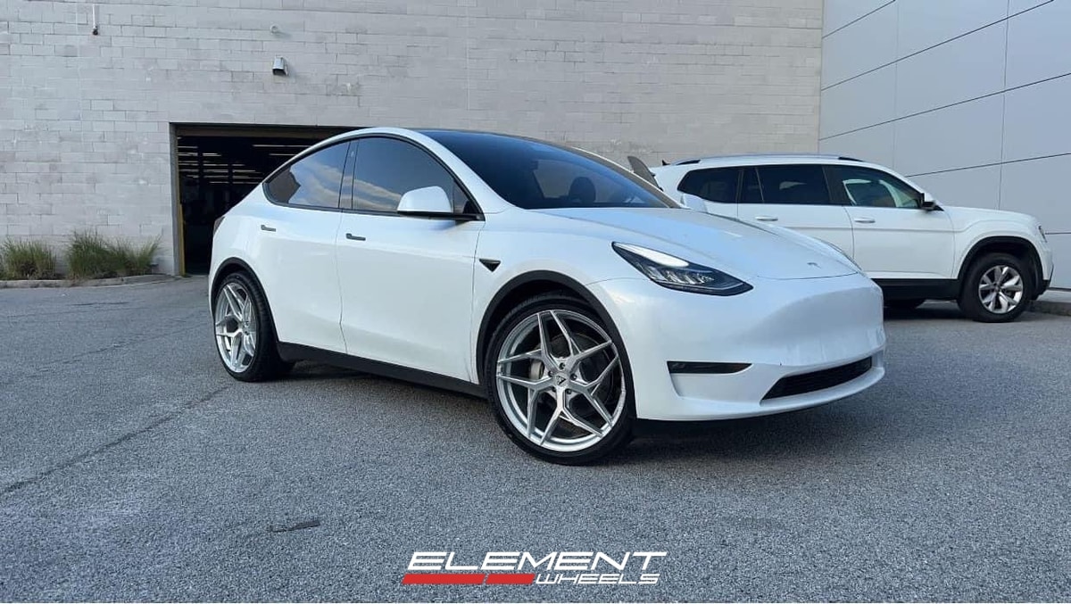 22 inch Staggered AZAD AZFF01 Brushed Silver on a 2022 Tesla Model Y