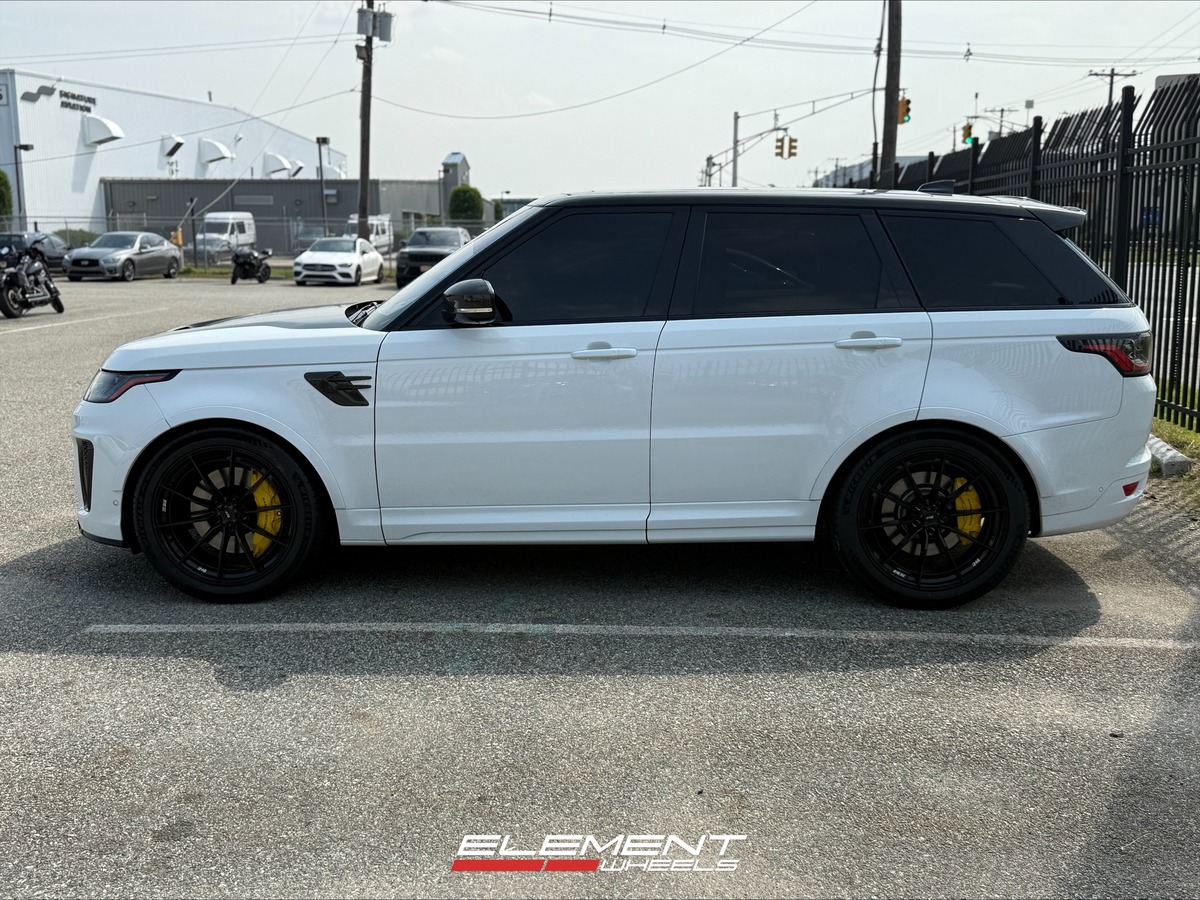 22 inch Savini SV-F1 in Gloss Black on a 2018 Range Rover SVR