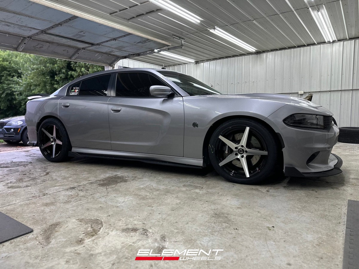 20 Staggered Marquee M1001 Gloss Black Machined