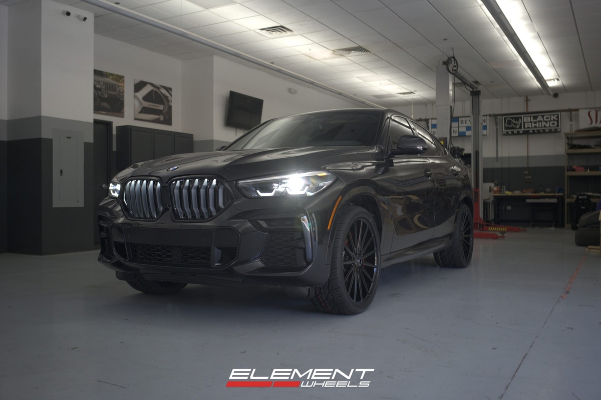 Staggered 22 Inch Gianelle Verdi in Gloss Black on 2022 BMW X6 M50i