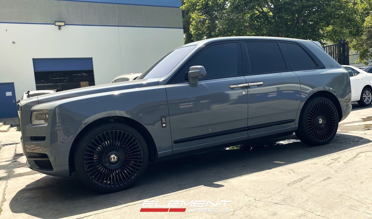 24 Inch Dolce Trento Gloss Black on a Rolls-Royce Cullinan