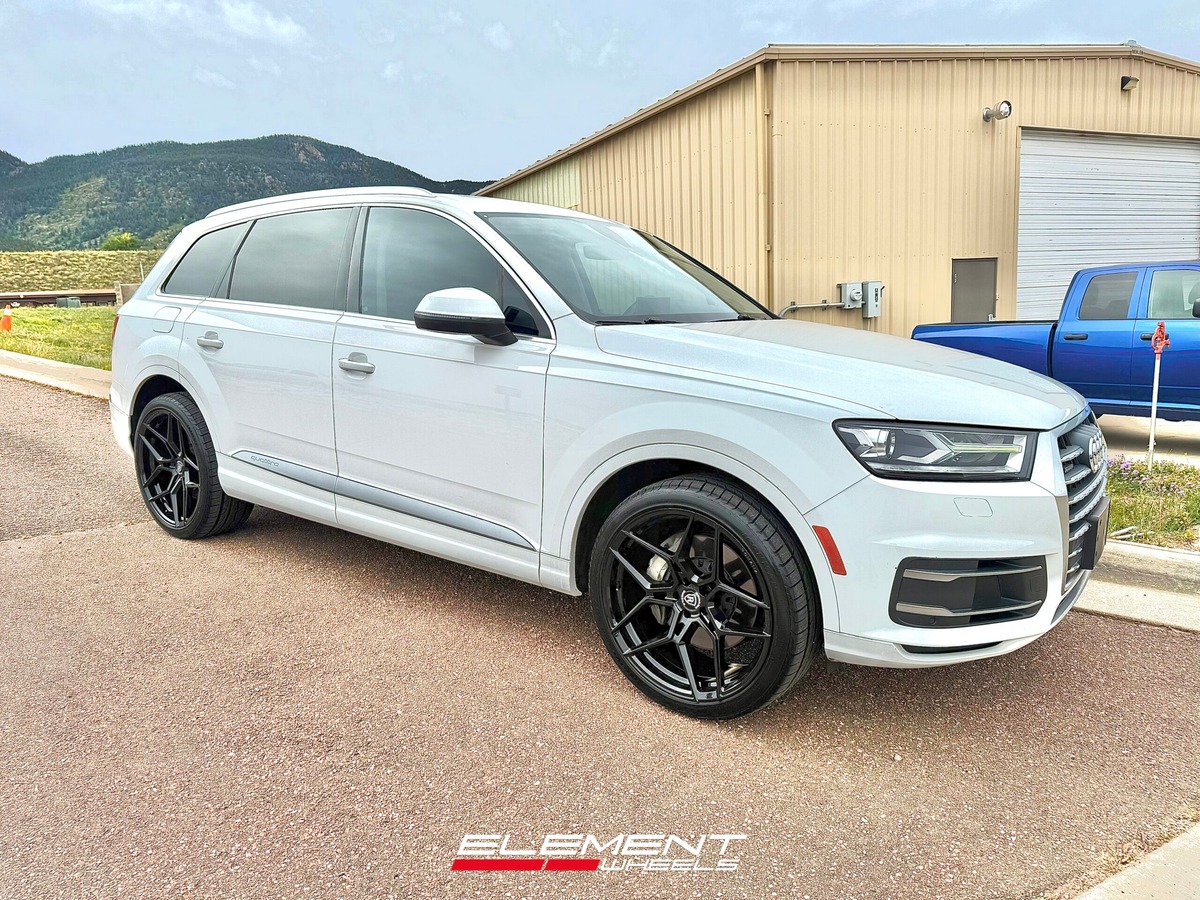 22 inch Rohana RFX11 in Gloss Black on a 2018 Audi Q7