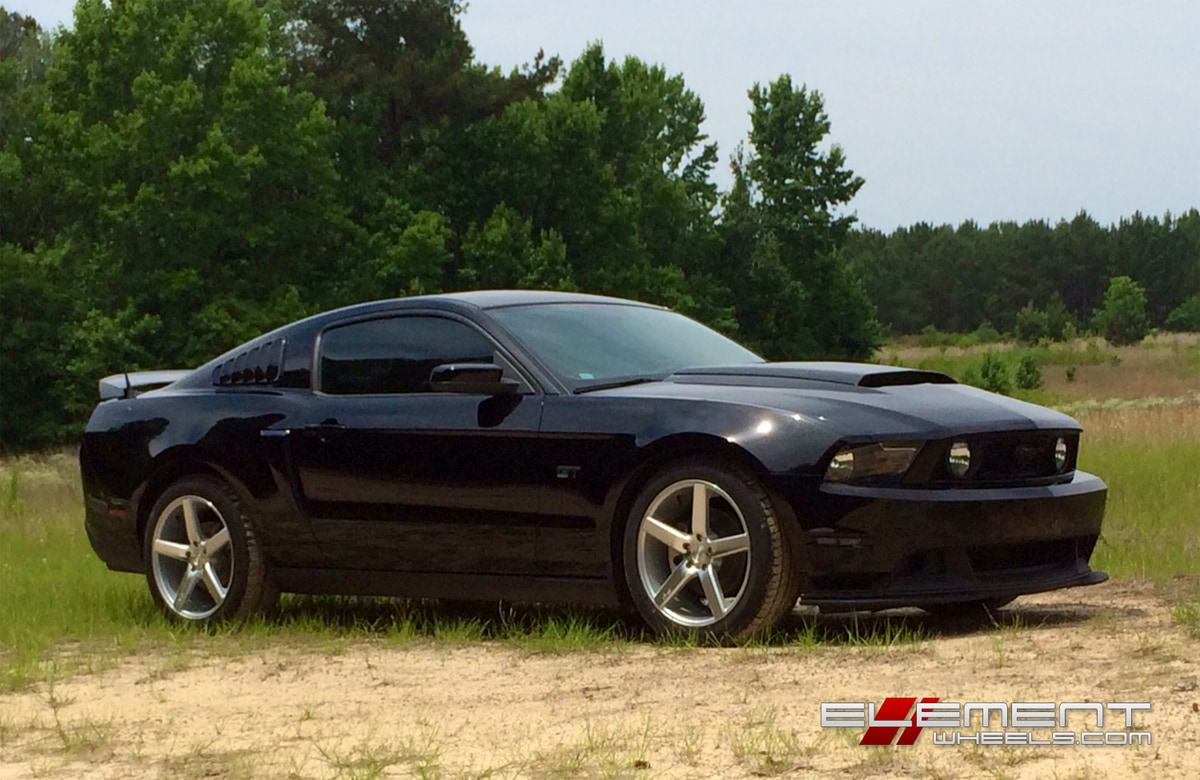 Niche Milan Silver/Machined Wheels on 2010 Ford Mustang GT w/ Specs