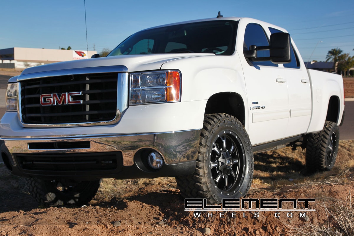 20x9 Fuel Dune Chrome wheels on 2013 GMC Sierra 1500 w/ Specs