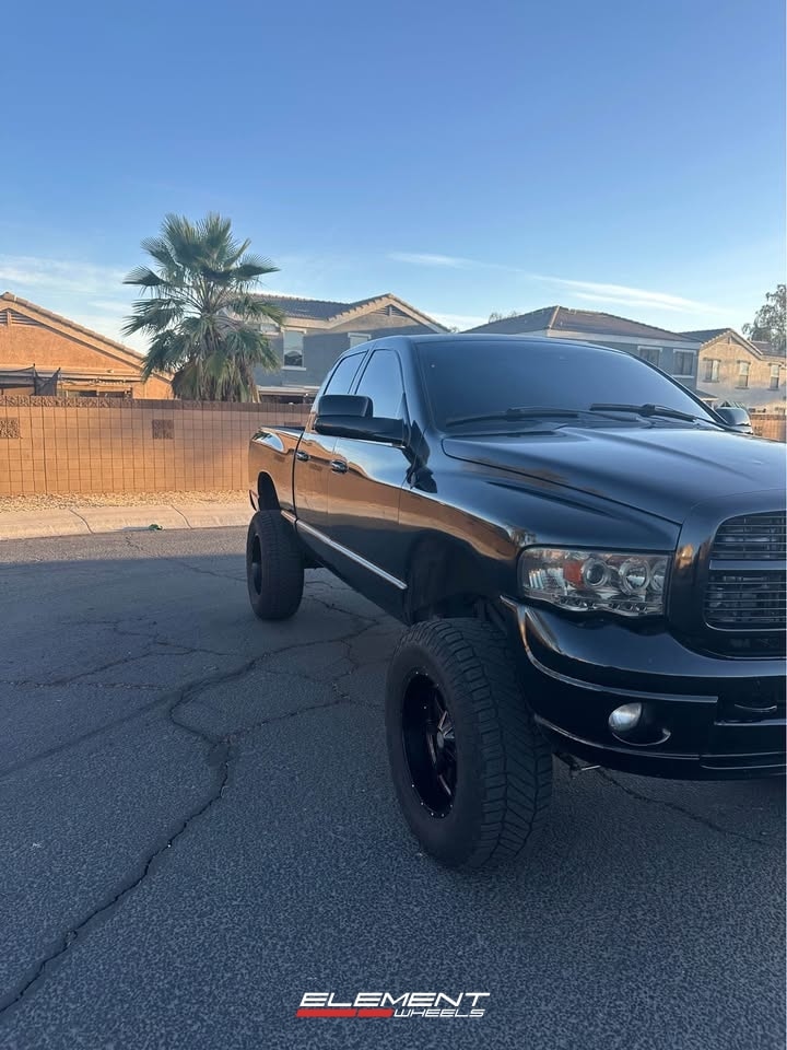 20x10 Moto Metal MO970 on 2003-2005 Dodge Ram 2500/3500
