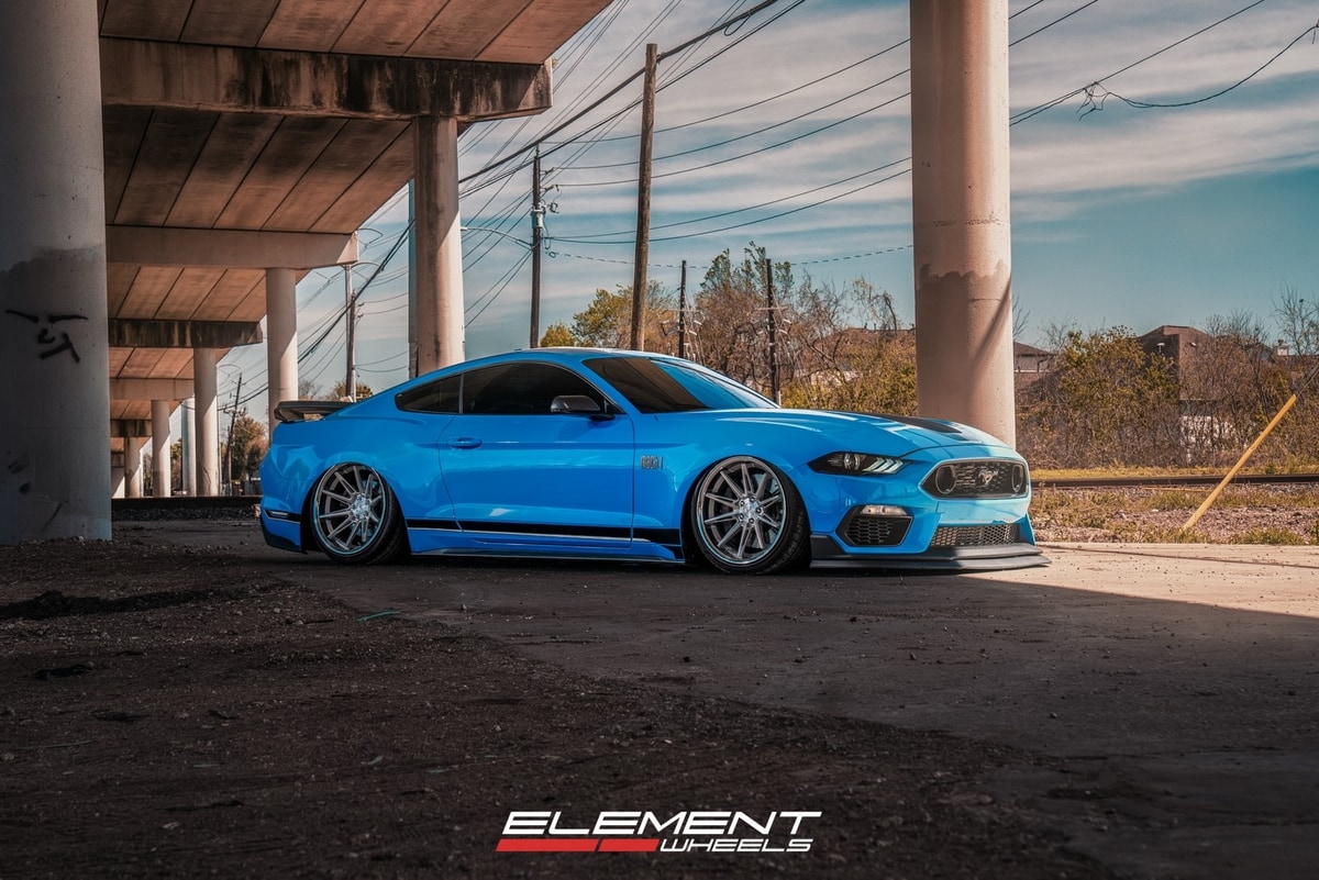 20x10.5 Ferrada Wheels Ferrada CM2 Machined Silver w/ Chrome Lip on Ford 2015-2023 Ford Mustang