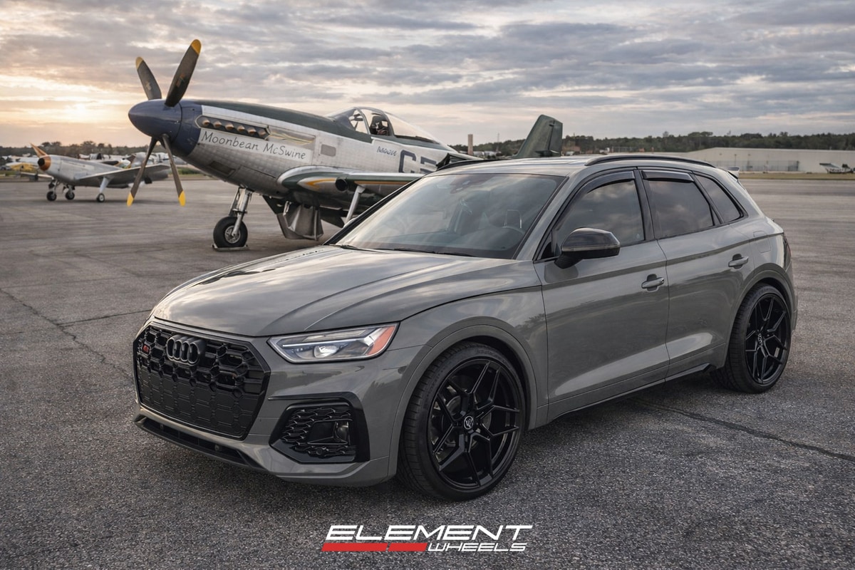 22x10.5 Rohana RFX11 Gloss Black (Cross Forged) on 2018-2025 Audi SQ5