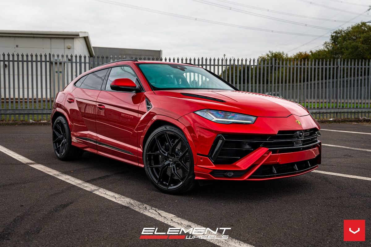 23x10.5 | 23x12 Staggered Vossen HF-5 Gloss Black (Hybrid Forged) on 2019-2025 Lamborghini Urus