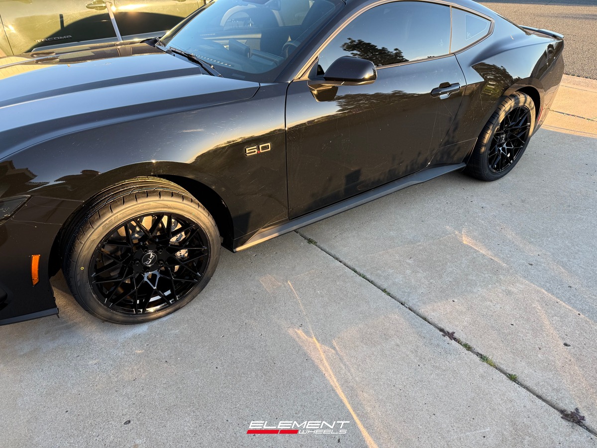 19x9.5 | 19x10.5 Staggered RTR Tech Mesh Mustang Gloss Black (Flow Formed) on 2024-2025 Ford Mustang