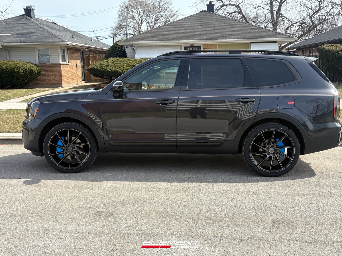 22x9 Savini Black Di Forza BM15 Gloss Black w/ Double Dark Tint Face on 2020-2025 Kia Telluride