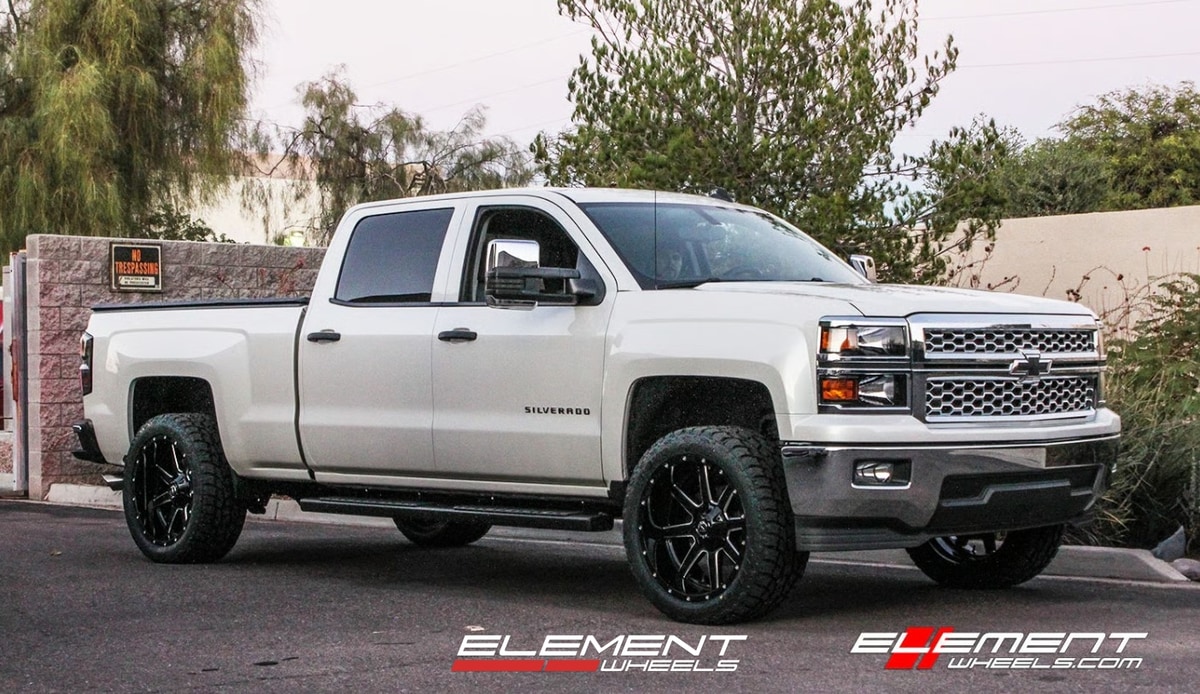 22x10 Fuel Off-Road D610 Maverick on 2014-2018 Chevrolet Silverado 1500