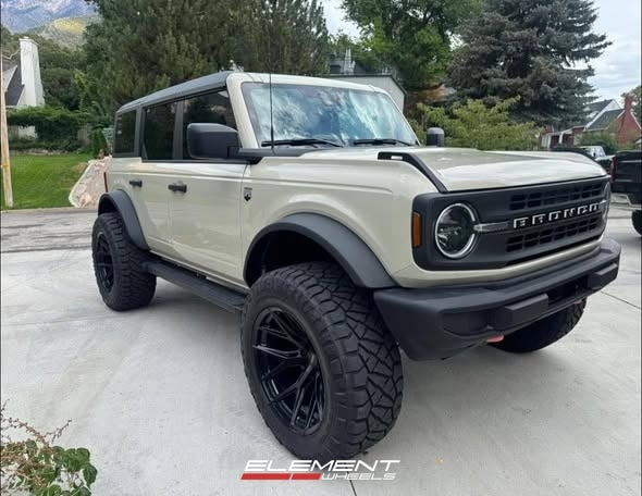 22x12 Vossen HF6-4 (6-Lug) on 2021-2025 Ford Bronco