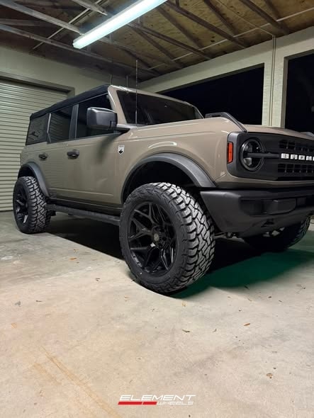 22x9.5 Fuel Off-Road Flux Gloss Black FC854 on 2021-2025 Ford Bronco