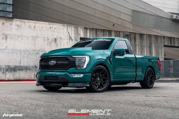 22x10 Forgestar X12 on 2021-2025 Ford F-150