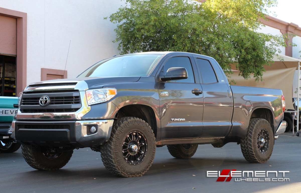 18x9 Black XD Hoss Wheels on 2014 Toyota Tundra w/ Specs