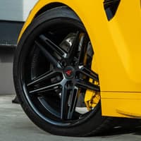 22x10.5 ferrada cm1 matte black w/ gloss black lip 5x130 45mm