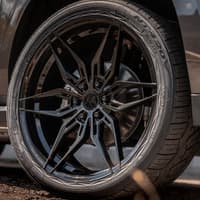 22x9.5 ferrada ft5 gloss black 6x5.5/139.7 20mm