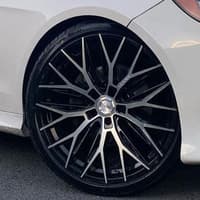 22x10.5 lexani aries gloss black machined (custom)