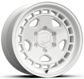 17x8.5 fifteen52 off-road turbomac hd classic gloss white 6x5.5/139.7 0mm - image