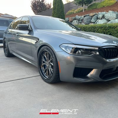 Staggered 20 inch Variant SHB-3P in Gloss Gunmetal w/ Gloss Black on a 2020 BMW M5 Competition