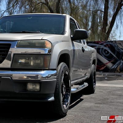 18x9 Moto Metal MO951 Black on a 2004 GMC Canyon w/ specs