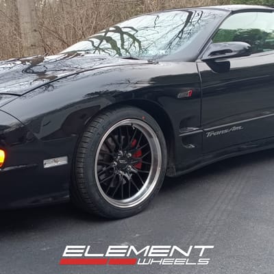 18 inch Ace Alloy AFF04 in Gloss Piano Black w/ Diamond Lip on a 2000 Pontiac Firebird