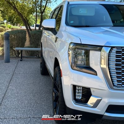 24 inch Vossen HF6-4 Gloss Black on a 2023 GMC Yukon