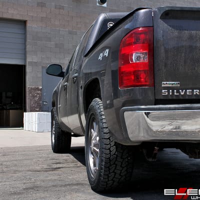 20x9 Moto Metal MO984 Matte Gray w/ Gloss Black Inserts on a 2010 Chevy Silverado 1500 w/ Specs