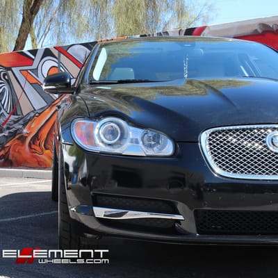 20 inch Staggered Ferrada FR2 Machine Silver w/ Chrome Lip on 2010 Jaguar XF w/ Specs