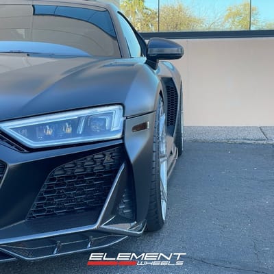 20 and 21 inch Staggered Ferrada FR7 in Machine Silver on a 2021 Audi R8
