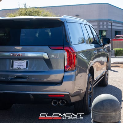 20 Inch Niche Vice M231 in Gloss Black on a 2022 GMC Yukon Denali