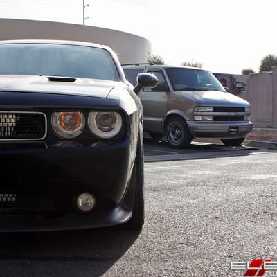 20 inch Staggered Ferrada FR3 Machine Silver on a 2012 Dodge Challenger SRT w/ Specs