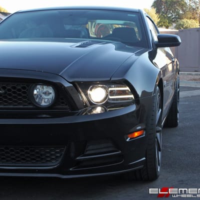 20 in staggered Vossen WS-CVT Concave Gloss Graphite (True Directional Wheels) on a 2013 Ford Mustang Base w/ Specs