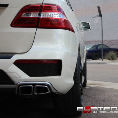 22 inch XO Caracas Matte Black on 2014 Mercedes Benz ML63 AMG w/ Specs
