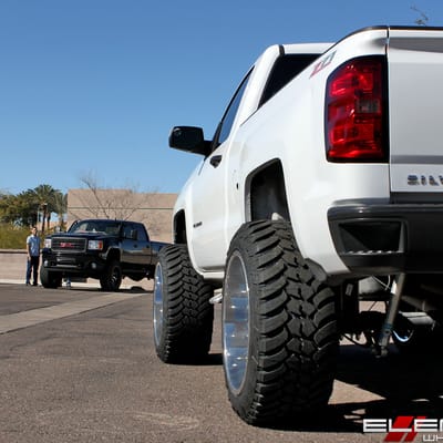 24x14 US Mag Desperado 6 All Polished on a 2014 Chevy Silverado 1500 w/ Specs