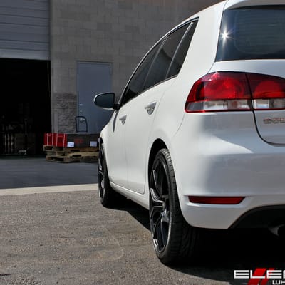 18x8 Drag DR-67 Flat Black on a 2014 VW Golf V w/ Specs