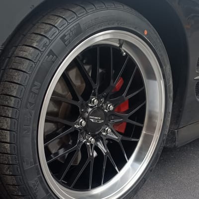 18 inch Ace Alloy AFF04 in Gloss Piano Black w/ Diamond Lip on a 2000 Pontiac Firebird