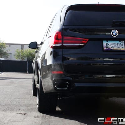 22 inch Staggered Niche Milan Black/Machined w/Tint on a 15 BMW X5 w/ Specs