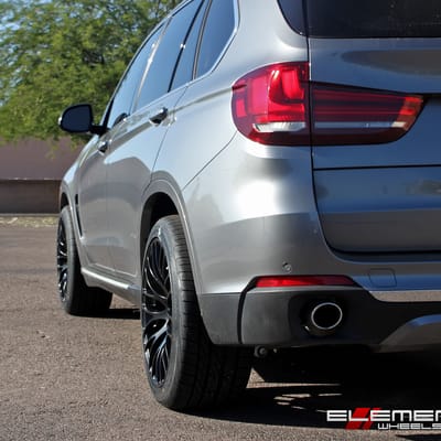 20x10.5 MRR HR6 Matte Black on a 2015 BMW X5 w/ Specs